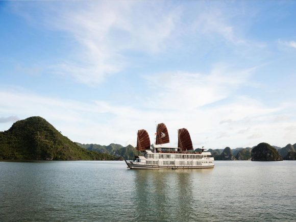 Pelican Classic Cruise – Halong Bay Cruise