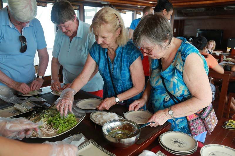 Bai Tu Long Bay Cruise - Renea Cruise