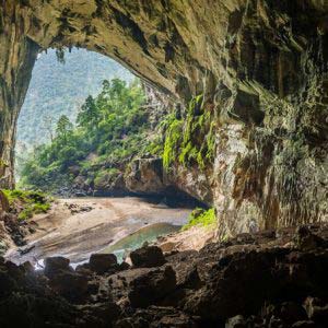 Americans lead visits to world’s largest cave in Vietnam