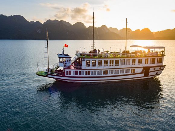 Lavender Cruise – Halong Bay Cruise