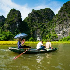 Vietnam extends e-visa policy for foreign tourists until 2021