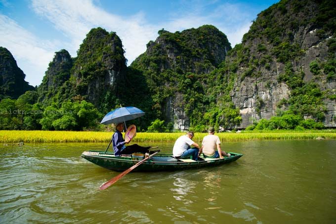 Vietnam extends e-visa policy for foreign tourists until 2021