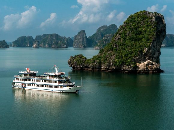 Swan Cruise – Bai Tu Long Bay Cruise