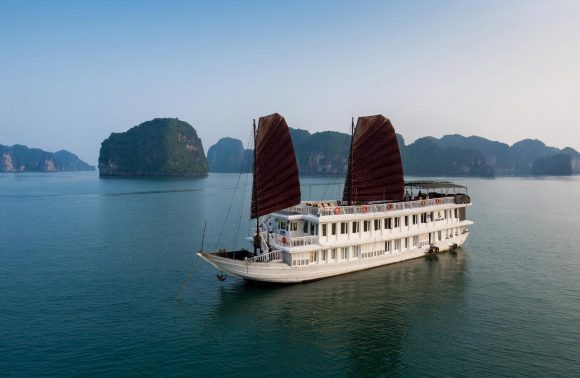 Garden Bay Legend Cruise – Bai Tu Long Bay Cruise