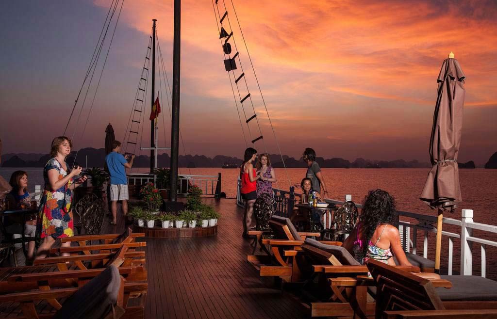 Bai Tu Long Bay Cruise - Garden Bay Luxury Cruise