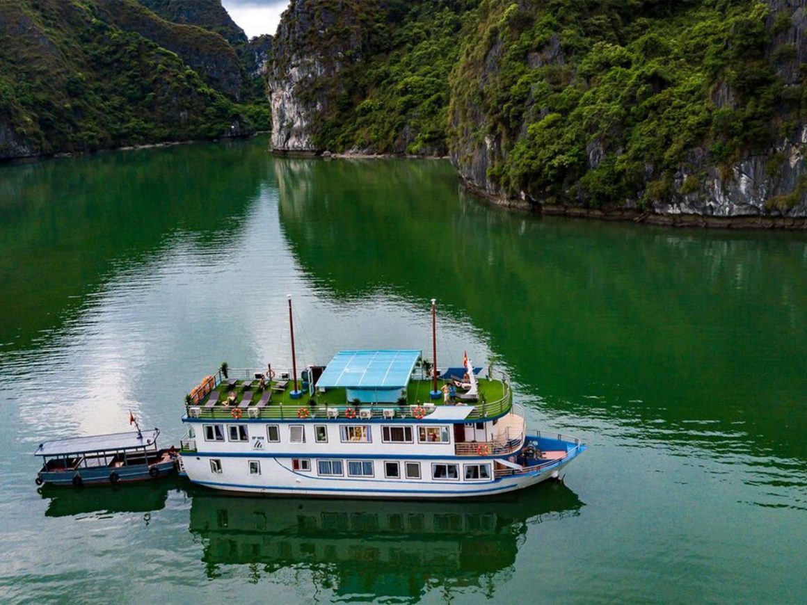 azela cruise halong