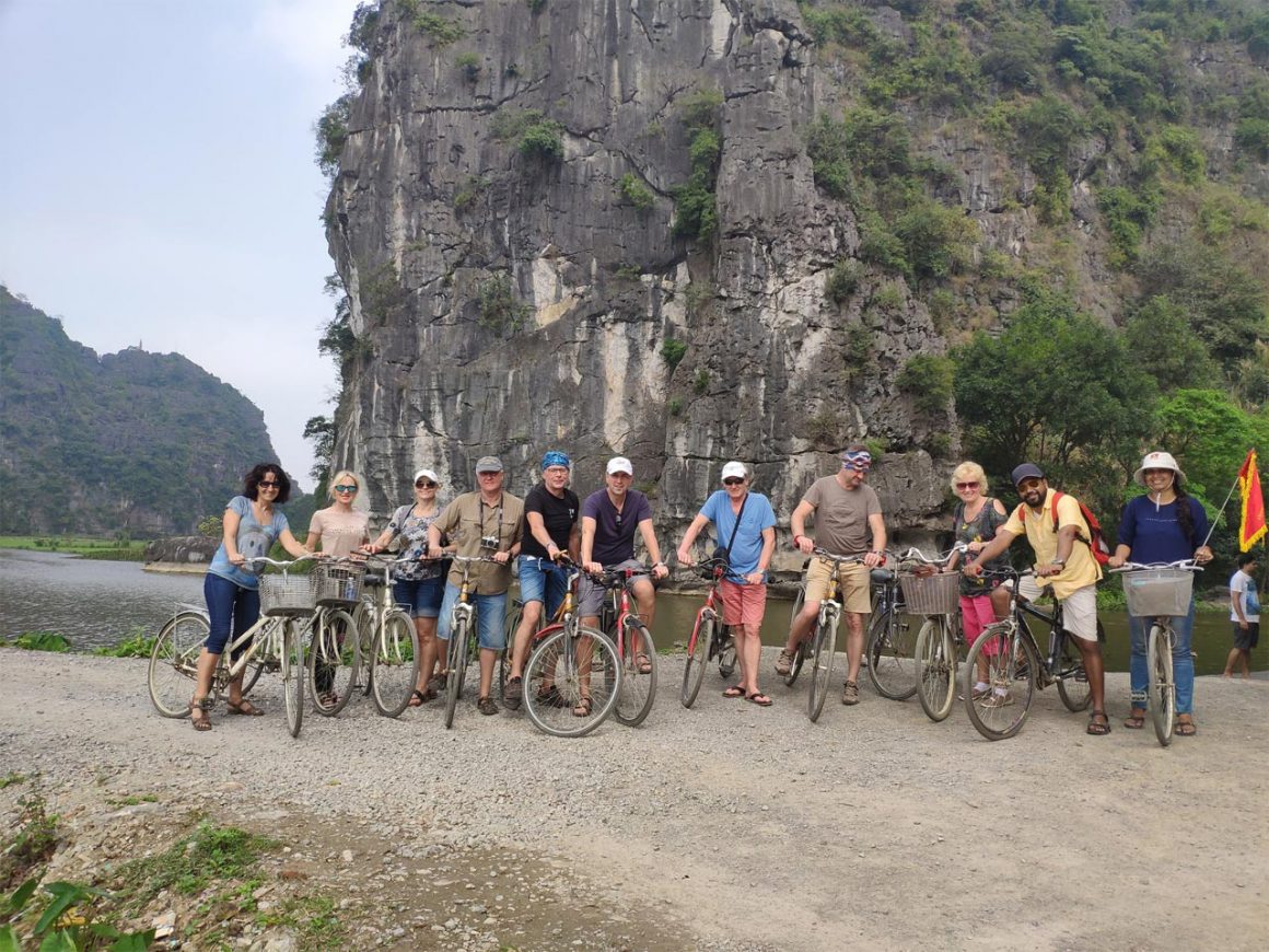 Hoa Lu – Tam Coc 1 Day – Small Group Tour By Limousine Bus