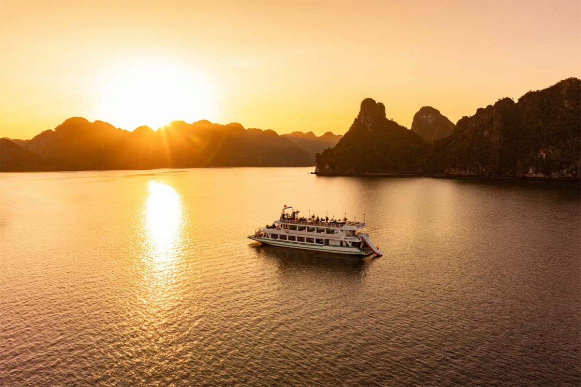 Romantic sunset over Lan Ha Bay during the 1 day cruise tour