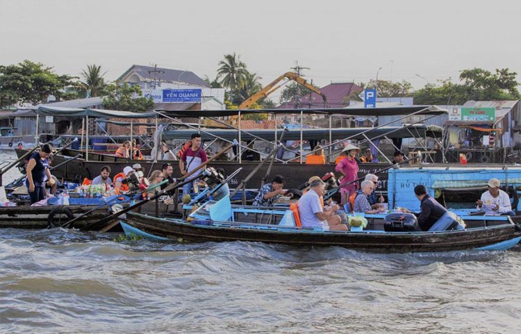 Cai Rang Floating Market: a floating existence rooted deep in the soil