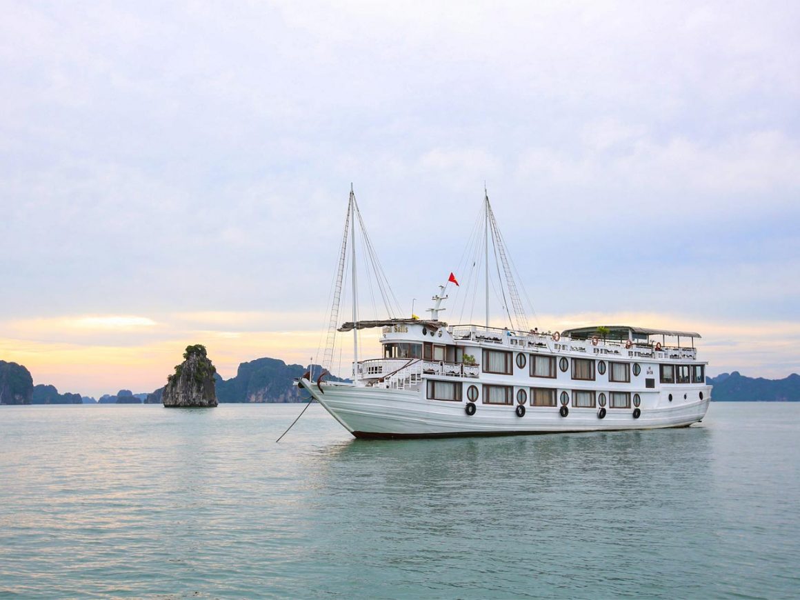 oriental sails cruise