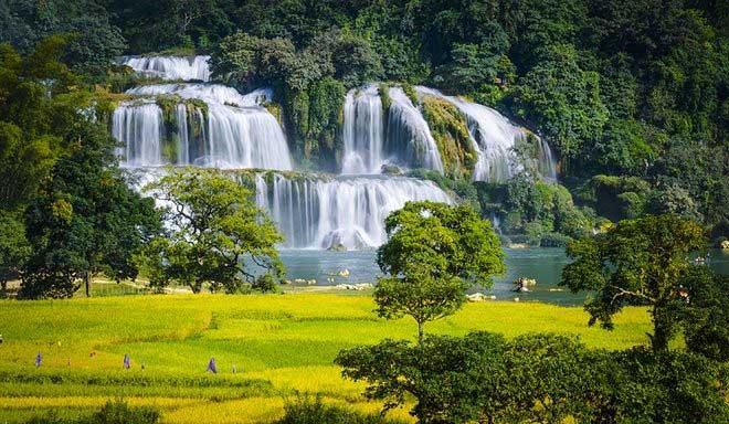 Two Vietnam waterfalls among world’s most beautiful