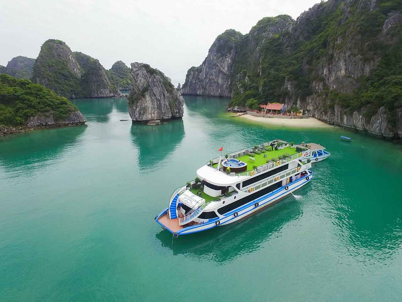 La Casta Daily Cruise - Halong Bay Cruise | Vietnam Golden Travel