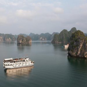 La Regina Classic Cruise – Bai Tu Long Bay Cruise