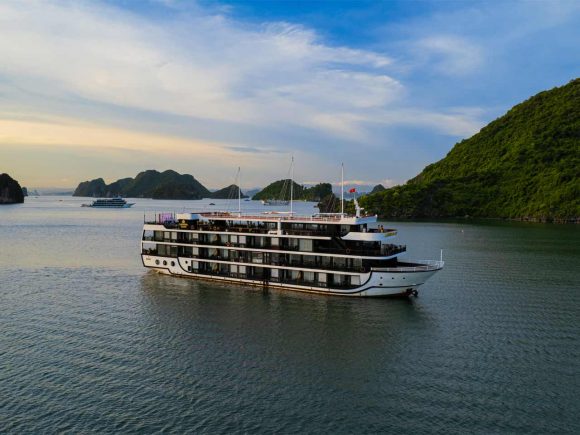 La Regina Grand Cruise – Lan Ha Bay Cruise